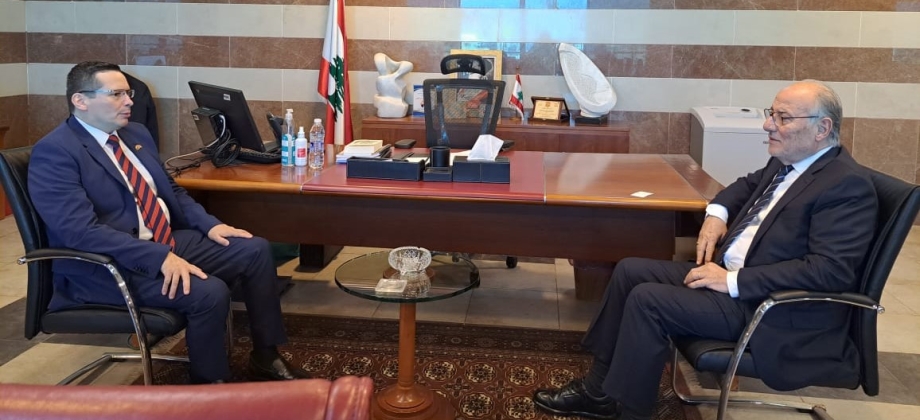 Embajador de Colombia Ostos Alfonso dialogó con el Ministro del Líbano Abbas Salim Al-Halabi sobre la promoción de oportunidades en materia de educación