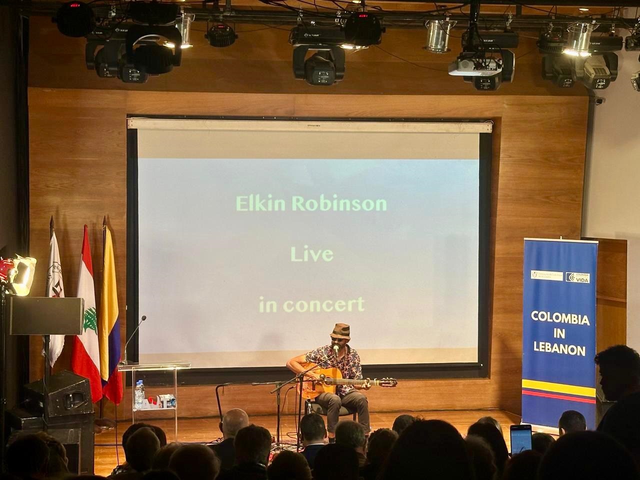 La Embajada de Colombia en El Líbano presentó al músico isleño Elkin Robinson 