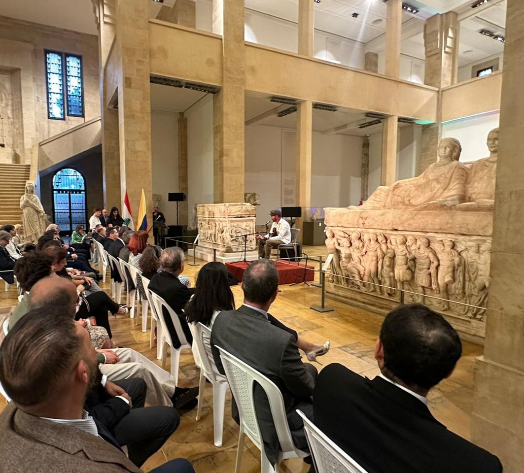 Presentación de Colombia en el Museo Nacional de Beirut a cargo del compositor y músico Elkin Robinson 