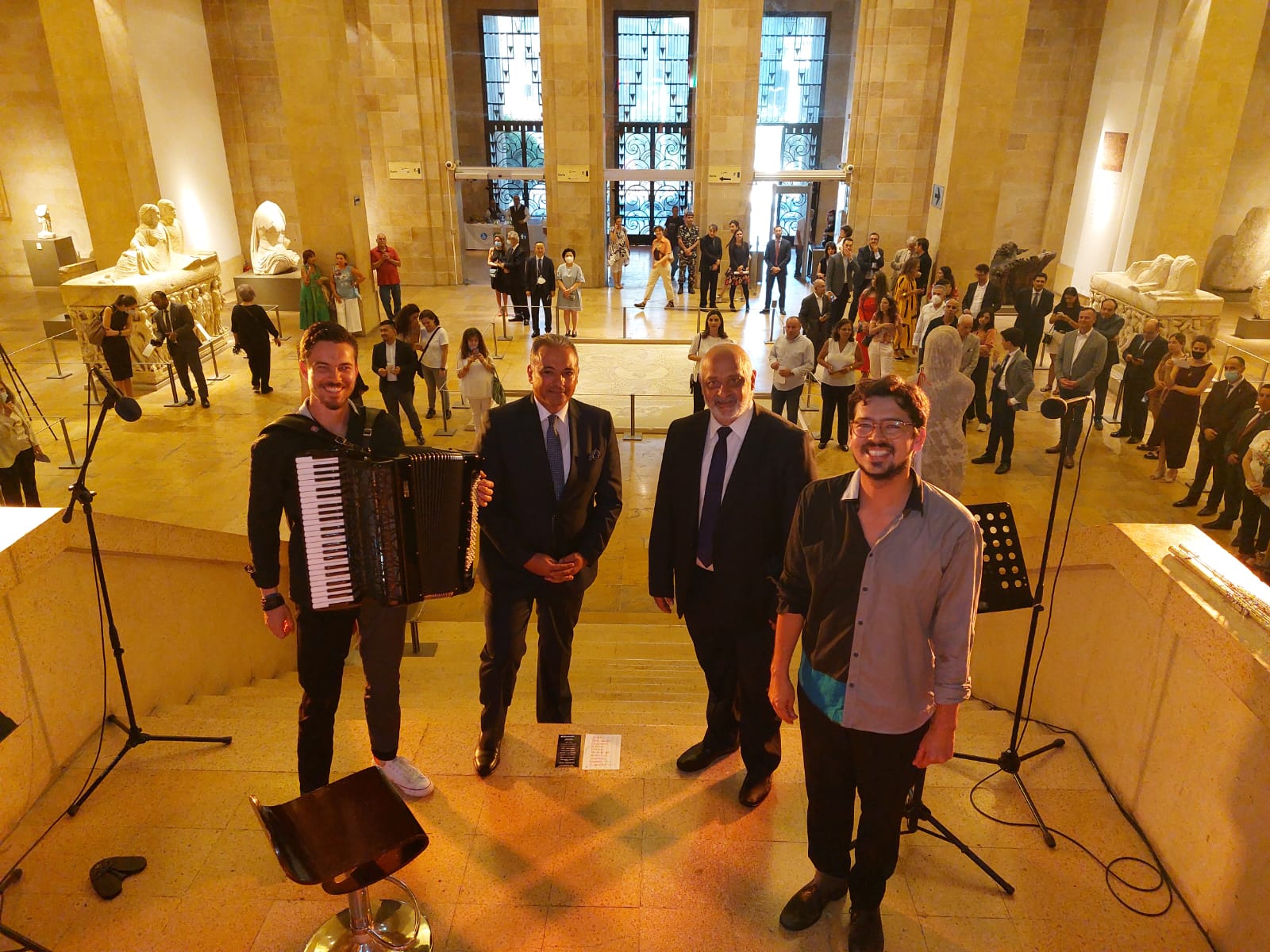 En la foto de izquierda a derecha: Sr. Raphael Brunner, músico Das Kollektiv; S.E. Mohamad Mortada, Ministro de Cultura del Líbano; S.E. Fernando Helo, Embajador de Colombia; Sr. Juan Carlos Díaz, músico Das Kollektiv. Cortesía de la Embajada de Colombia en El Líbano.