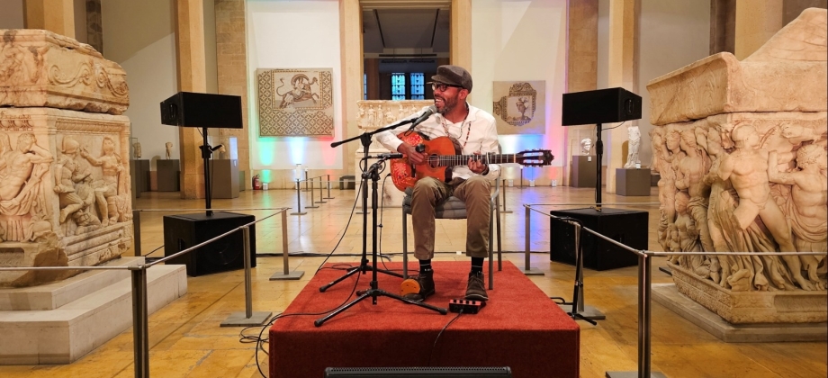 La Embajada de Colombia en El Líbano presentó al músico isleño Elkin Robinson 