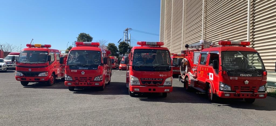 La Asociación de Bomberos del Japón donó dos carros de bomberos para el Líbano y Alpujarra, Tolima