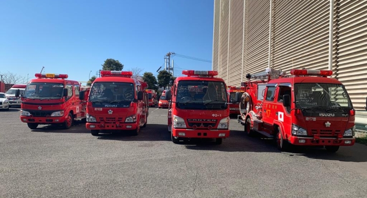 La Asociación de Bomberos del Japón donó dos carros de bomberos para el Líbano y Alpujarra, Tolima